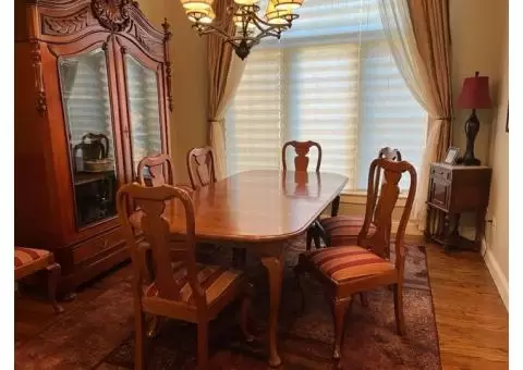 Formal (Queen Anne) Dining Table for 6 or 8 with leaf